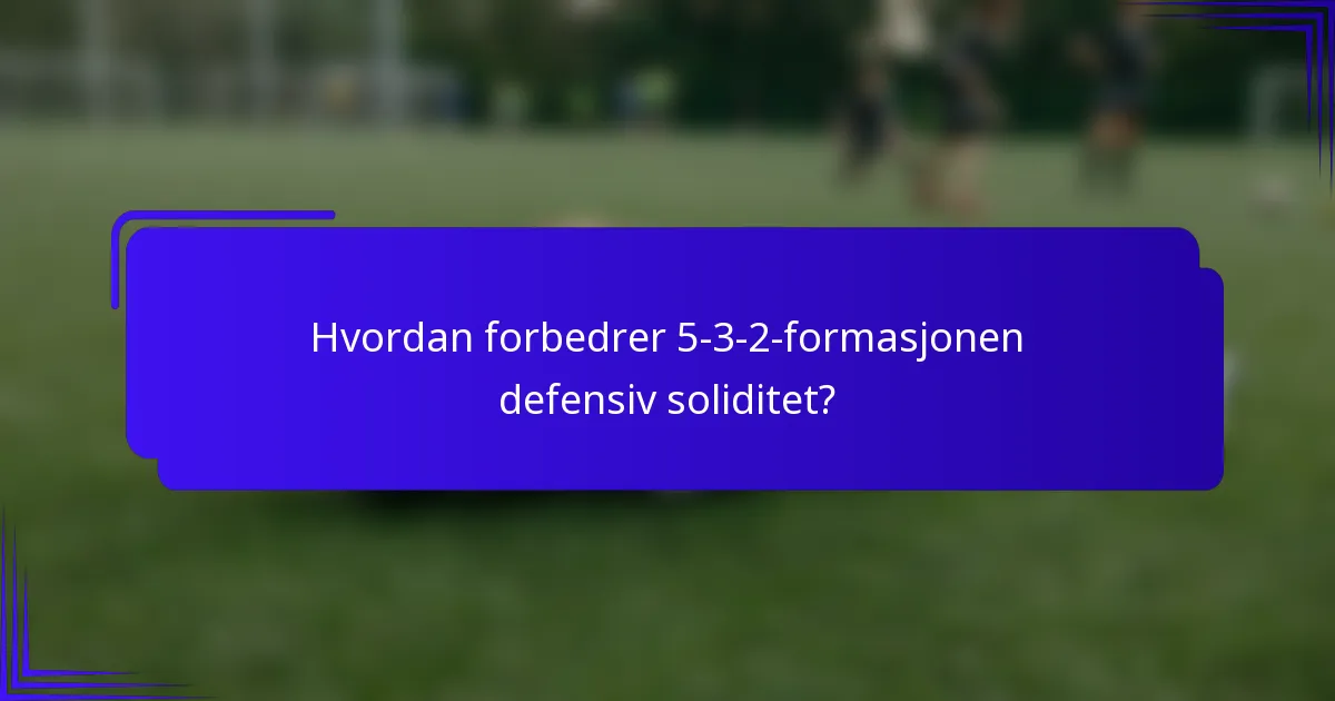 Hvordan forbedrer 5-3-2-formasjonen defensiv soliditet?